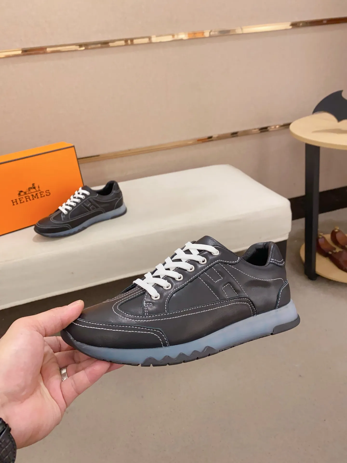 Ex-factory price: 500💰《HERMES》【Classic Original Version】Hermès; Top 🔝 Purchasing Agency 🔍🔍Men's latest 🇺🇸 counters are sold simultaneously, original imported from Italy ▲▲First-layer cowhide ▲▲ (high-end, extravagance and class) times) Exquisite workmanship (Italian 🇮🇹Imported water-dyed 🐂cowhide lining) sole: Original sole provided by the original factory, ⚠️exclusive double-layer activity·TPR·rubber·combined molded outsole; super comfortable·wear-resistant·non-slip·environmental protection The real thing is more beautiful if you take the real thing (high quality, follow the order), you can enter and exit the counter at will * Number of yards: 38·39·40·41·42·43·44# (can be customized 45.)